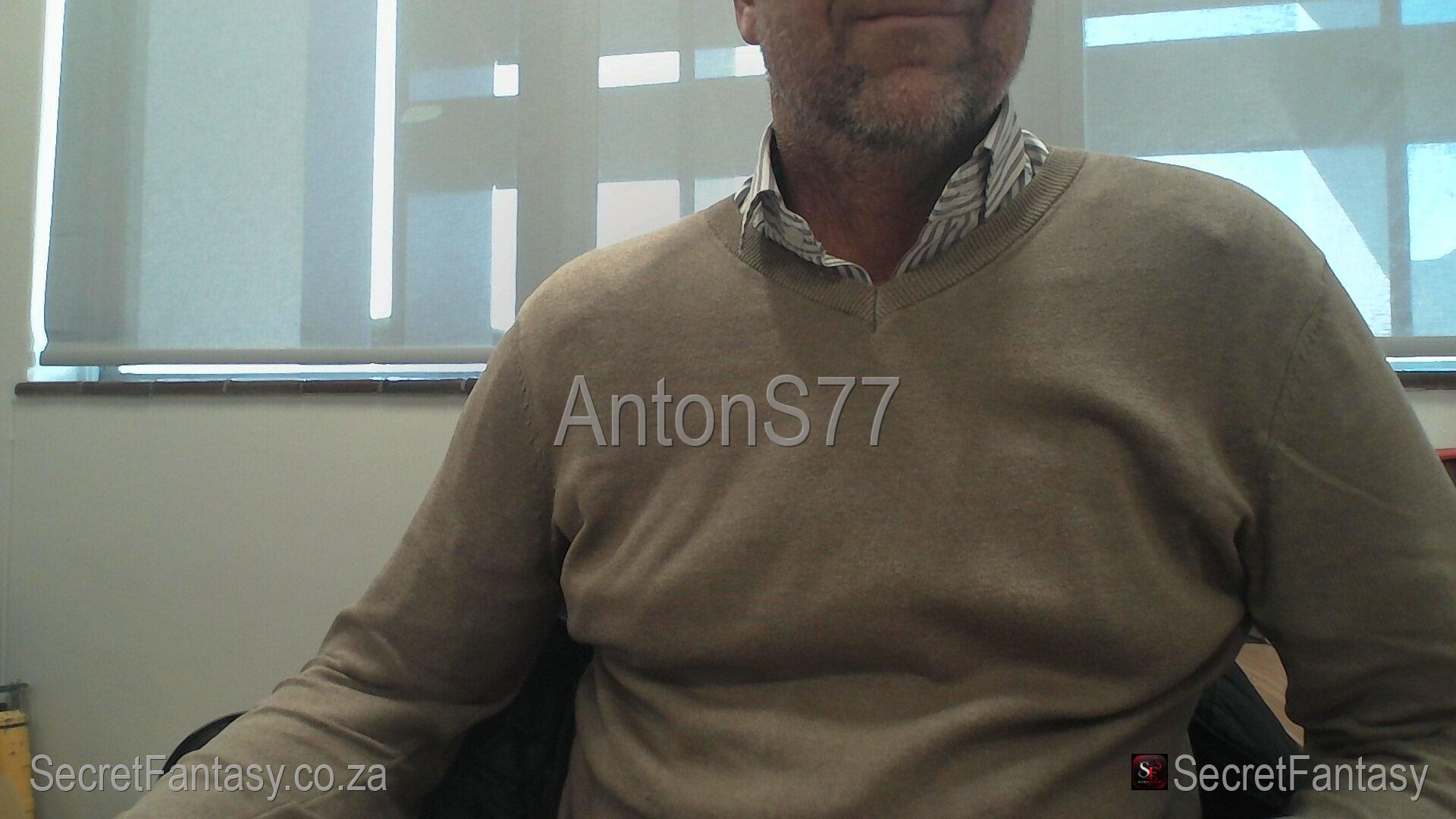 Swinger member near Strand